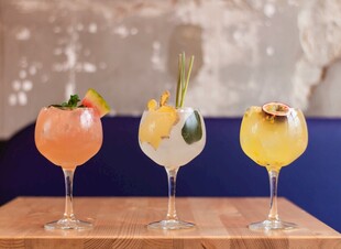 三色美味鸡尾酒展示
