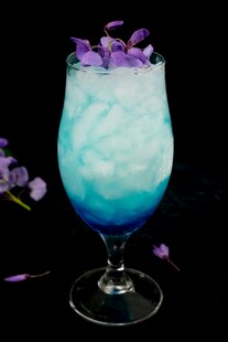 梦幻蓝紫色渐变鸡尾酒