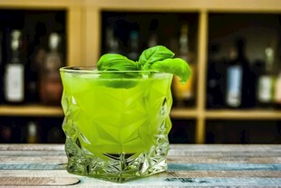 绿色薄荷鸡尾酒