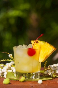 菠萝樱桃鸡尾酒特写
