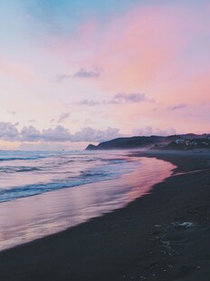 梦幻粉蓝调的美丽海滩