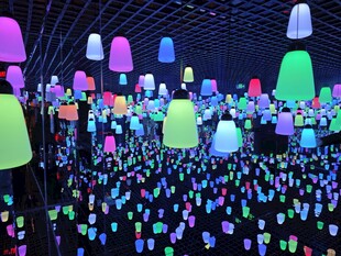 梦幻多彩灯光艺术装置