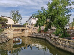 江南水乡石桥畔的秀丽风光