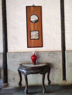 中式案几配墙上装饰物件