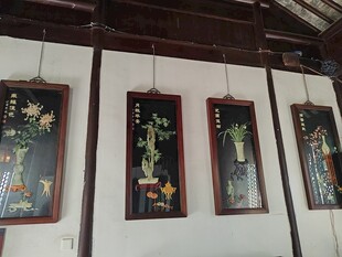 中式墙面挂饰精美画作展示