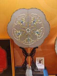 精美传统花纹中式团扇