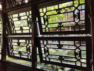 中式古典雕花窗棂