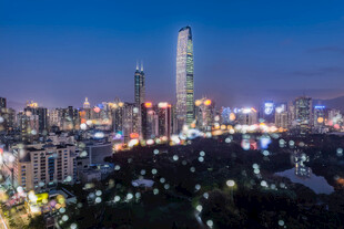 城市璀璨夜景高楼林立
