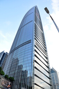 摩天大楼矗立城市天际线