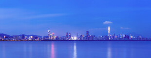 城市湖畔夜景迷人风光