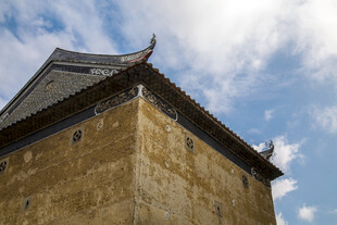 古老中式城楼建筑一角