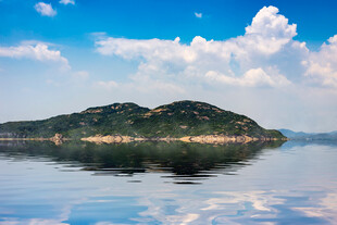 湖中小岛美景
