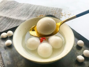 碗中美味汤圆待品尝