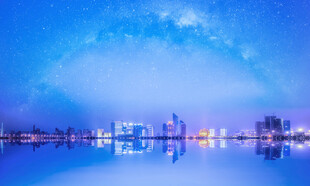 城市夜景湖面倒影美景