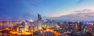 城市璀璨夜景俯瞰图