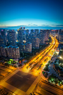 城市璀璨夜景俯瞰图
