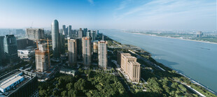 城市江畔高楼景观
