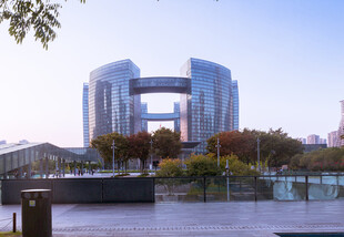 现代风格河畔建筑景观