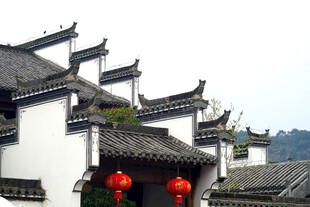 徽派古建筑挂红灯笼
