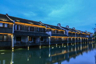 水乡夜景古建筑灯火璀璨