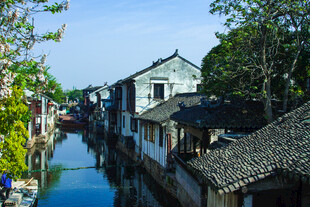 江南水乡古宅沿河景致