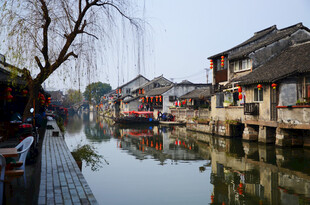 江南水乡古镇静谧风光