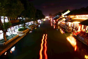 水乡夜景灯火璀璨