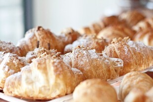 美味烘焙牛角面包展示