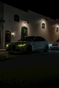 夜幕下的炫酷双车