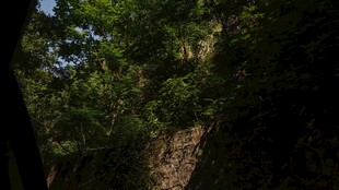 山间岩石