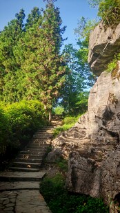 山间石景