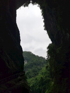 山洞