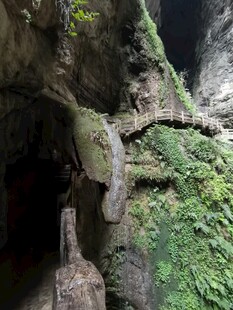 洞穴岩石