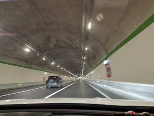 三车道隧道