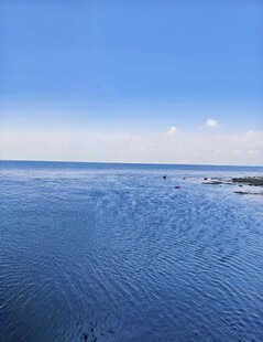 广阔海面蓝天美景