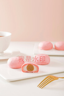 美味夹心粉色糕点展示