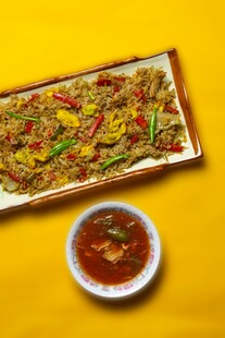 炒饭配酱料