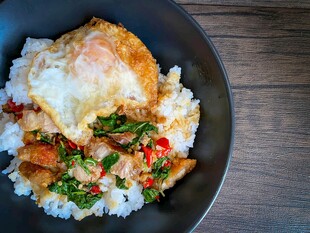 荷包蛋盖浇饭美味诱人
