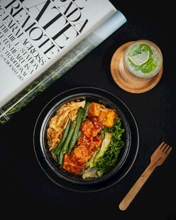 韩式拌饭搭配清新饮品