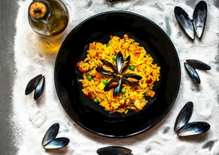美味海鲜炒饭摆盘精致