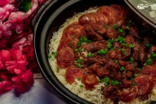 腊肠豌豆煲仔饭