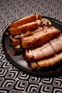 美味叉烧肉摆盘展示