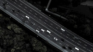 俯瞰繁忙高速公路
