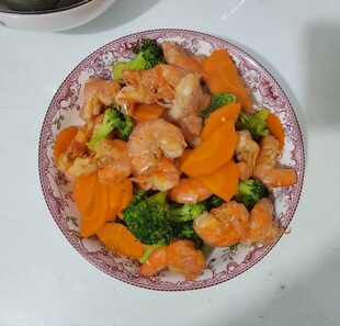 胡萝卜西兰花炒鸡肉