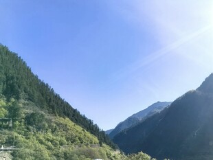 九寨沟 山间美景 阳光照耀山谷
