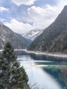 九寨沟 长海 山间幽蓝湖泊美景