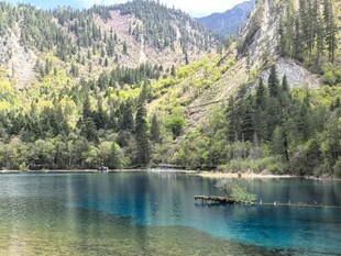 九寨沟 山间幽蓝湖泊美景