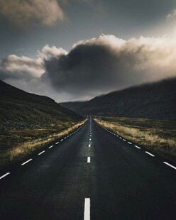 旷野中的孤独公路