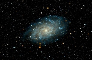 螺旋星系的璀璨星空景象