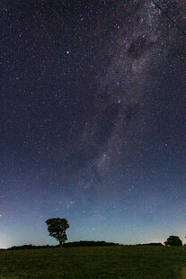 草原夜空下的璀璨星河